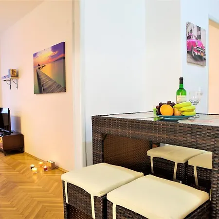Stepanska 37 Apartment