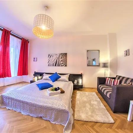 Stepanska 37 *