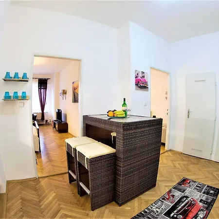 Apartment Stepanska 37 *
