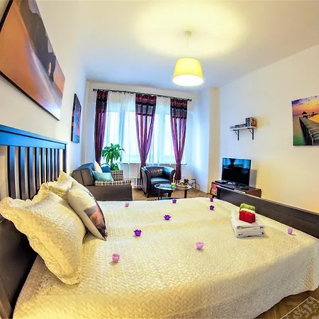 Apartment Stepanska 37 *